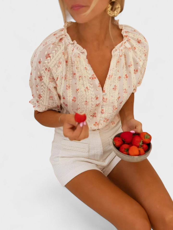 PAULA | Floral blouse with summery charm