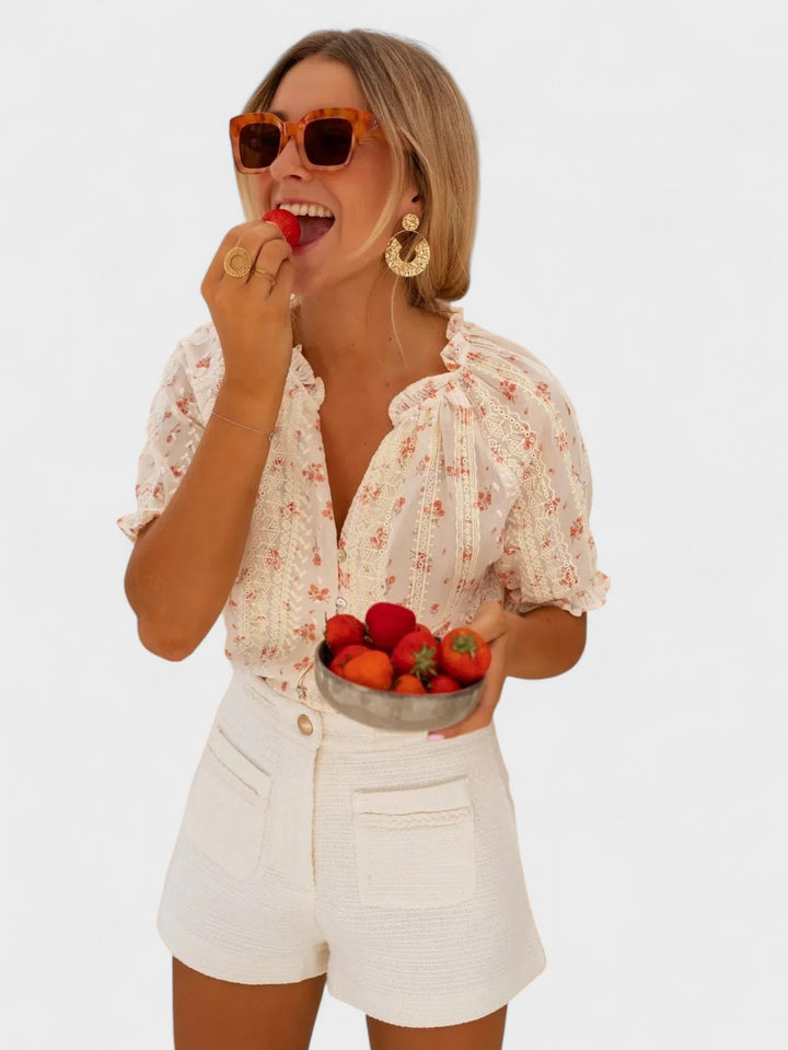 PAULA | Floral blouse with summery charm