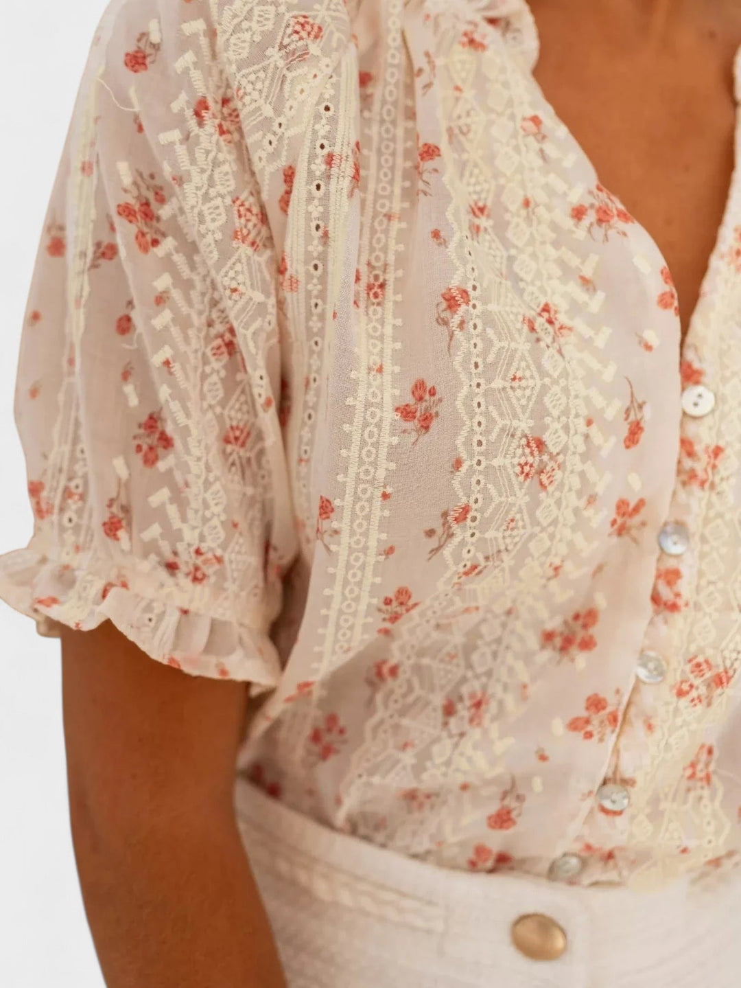 PAULA | Floral blouse with summery charm