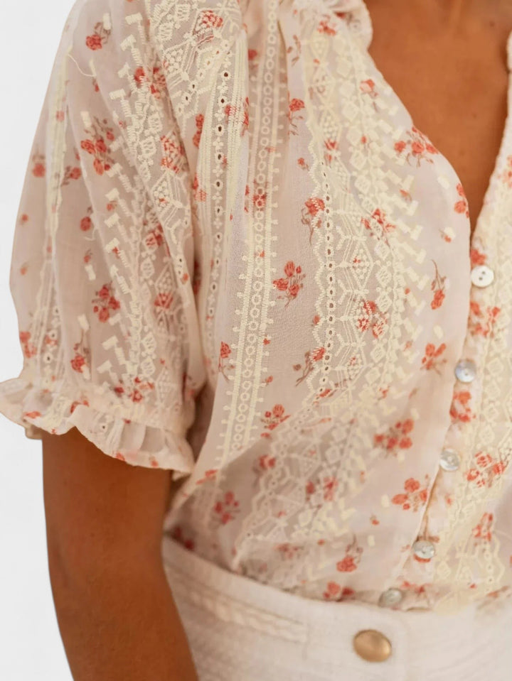 PAULA | Floral blouse with summery charm
